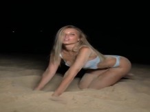 Polina lencería en la playa