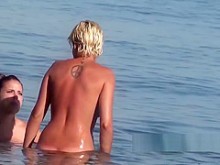Caliente nudista aficionado desnudo damas espiado en la playa escondida