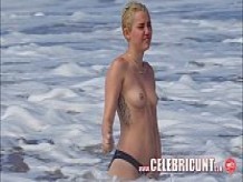 Miley Cyrus haciendo alarde de su cuerpo desnudo caliente de nuevo