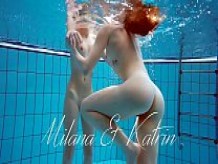 Milana y Katrin se separan bajo el agua