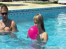 Juegos de piscina de sexo grupal hardcore