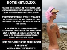 Fisting anal sexy en la playa y prolapso