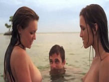 2 Headed Shark Attack 2 Chicas en bikini en topless