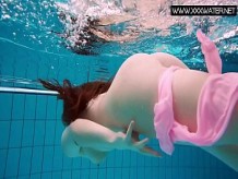 Liza Bubarek disfruta de la natación