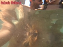 Increíble sexo bajo el agua con gran culo de burbuja blanco italiano