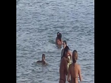 Pareja loca dando 'Azinha' en la playa de Rio das Ostra