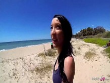 flaco adolescente tania recogida para primero anal en público playa por viejo chico