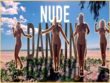 esposa baila desnuda en una playa pública