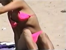 Candid bikini downblouse fue espiado en la playa soleada 05zt