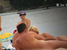 Beach voyeur hunter admira la desnudez caliente de los aficionados