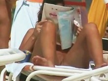Playa nudista desnuda mujer morena voyeur video extravaganza