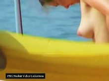 Calientes tetas puntiagudas y una chica con la cabeza rapada en este video de playa