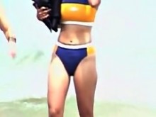 Candid bikini es usado por la amateur fem en la playa 07o