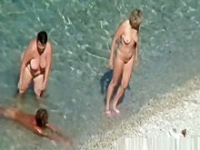 Maduras nudistas en el agua