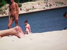 xxx playa porno vid de algunas mujeres en topless aplicar loción bronceadora