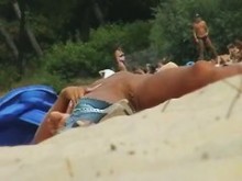 playa nudista porno caliente bronceado culo bronceado y afeitado apretado coño