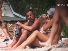 Cámara espía en la playa graba a personas amateur absolutamente desnudas