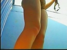 Video de voyeur en el vestuario de la playa con una chica fresca