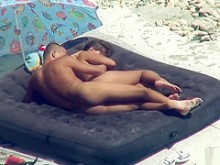 amateur caliente nudista pareja jugando en la playa voyeur espía