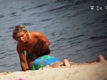 Playa pública topless rubia voyeur video