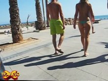 Chica rubia de forma perfecta en la playa nudista voyeur video