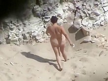 Gorda nudista espiada en la playa