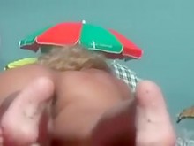 Video de Mujer Desnuda en la Playa Captado en Cámara Voyeur