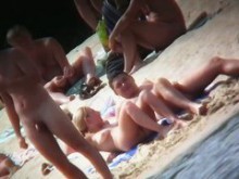 Nena madura desnuda capturada por playa nudista voyeur