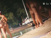 Video gratis de playa nudista lleno de tetas y pollas amateur