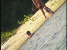 Mi video de cámara espía en la playa de una linda pelirroja saliendo del agua