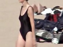 amateur en negro traje de baño en el sincero playa voyeur video 07z