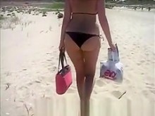 paseo sexy en la playa