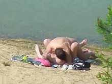 Follada nudista filmada por un espía en la playa
