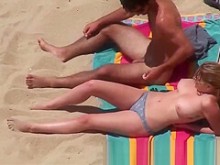 mujeres desnudas en la playa