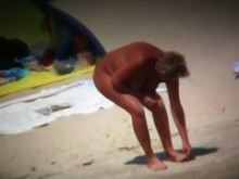 Maduras gorditas filmadas en una playa nudista