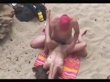 Playa nudista - Parejas captadas en cámara - voyeurs y ayudantes