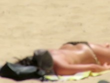 traseros de bikini de playa