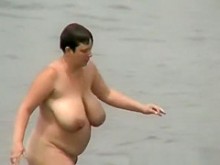 Nudista madura tetona y gorda