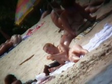 playa voyeur vid de hippy rubia chica desnudo tomando el sol