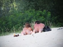 Caliente pareja de playa nudistas voyeured en spycam desde atrás