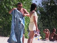 mujeres inexpertas con tetas y coños desnudos en la playa película voyeur