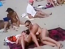 Nudist Camps Video de Parejas Desnudas Follando en la Playa