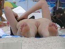 rubia cutie desvestirse nudista playa voyeur video