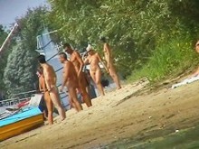 Una excelente cámara espía en una playa nudista voyeur video