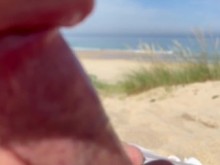 MI CHICA ME CHUPA en la playa un voyeur nos sorprende @juicy_july sexo publico amateur