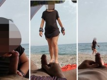 Dick flash - Una chica me pilló masturbándome en una playa pública y me ayudó a correrme - MissCreamy