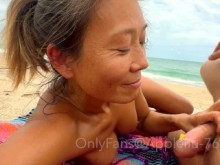 Milf cachonda en bikini se masturba a su marido en una playa pública y come semen con mango Onlyfans @ Appleliu-76