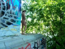 Paseos exhibicionistas en la playa nudista del río Moscú Serebryany Bor