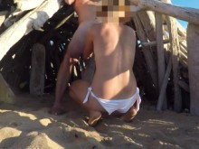 SEXO EN LA PLAYA Una buena mamada en la playa