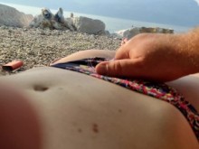Milf italiana me dejó tocar su coño en una playa pública